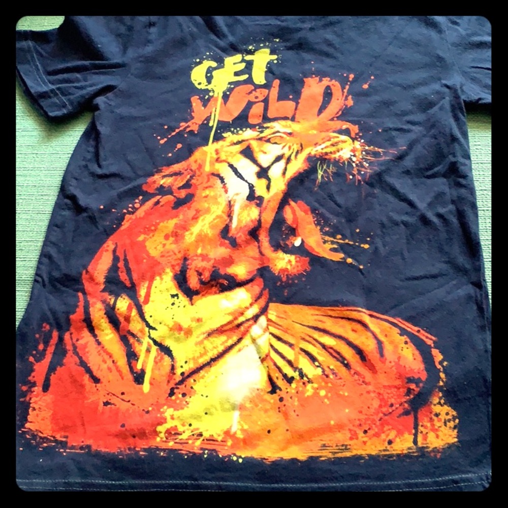 Navy tiger “Get Wild” Tee. Boys Medium.